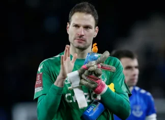 Asmir Begović dobio još jednu primamljivu ponudu za nastavak karijere Asmir Begović