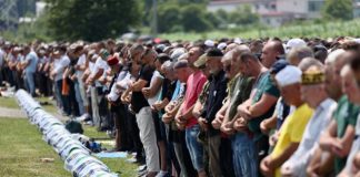 Klanjana đenaza Srebrenica 1