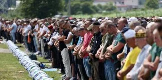 Klanjana đenaza Srebrenica 1
