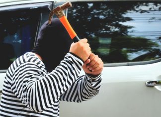 Lopov Cekic Automobil Steta Obijanje
