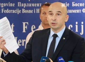 Pivić: Nema potrebe za vanrednom sjednicom, štitit ćemo Ustav, “Trojka” je glasačka mašina HDZ-a Nezir Pivić