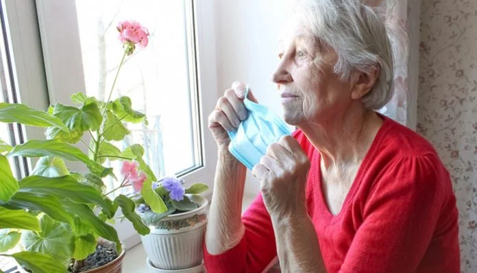 Starija žena Baka Staracki Dom