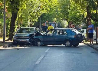 Saobraćajna u Travničkoj ulici u Zenici, blokiran saobraćaj (FOTO) Travnicka Ulica Saobracajna Nesreca