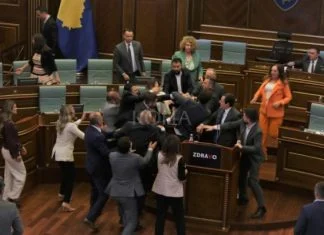 Tuča U Skupštini Kosova