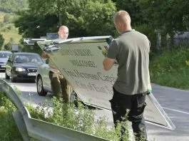 Uklanjanje Table S Natpisom