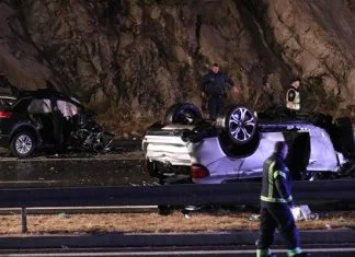 U teškoj saobraćajnoj nesreći na autocesti u Hrvatskoj tri osobe poginule, dvije se bore za život Saobraćajna Nesreća U Hrvatskoj