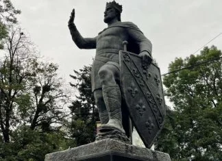 U Sarajevu tokom noći postavljen spomenik kralju Tvrtku Spomenik Kralja Tvrtka
