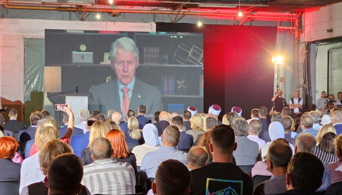 Bill Clinton Video Obraćanje Povodom 20 Godina Postojanja Memorijalnog Centra Potočari