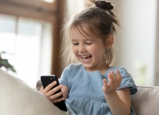Dijete I Telefon