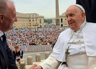 Ministar Helez, zamjenik Galić i general Knežević na audijenciji kod pape Helez Posjetio Papu