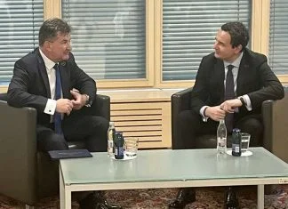 Kurti I Lajčak Na Sastanku