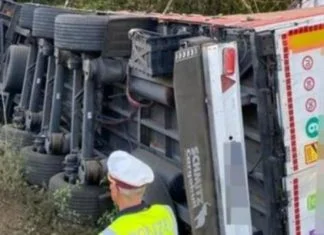 Prevrnuo se kamion vozača iz BiH na putu u Austriji Saobraćajka U Austriji