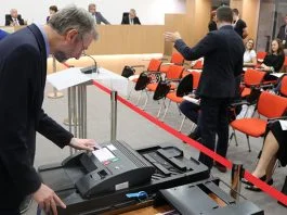 Elektronski Uredjaj Za Glasanje