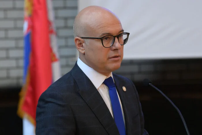 Ministar odbrane Srbije: Ako bi Vučić naredio, mi bismo ušli na teritoriju Kosova