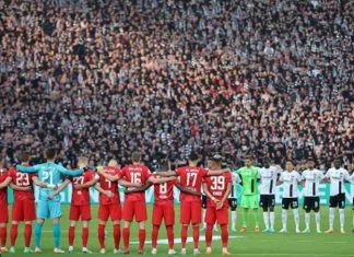 Održan minut šutnje za Izraelace, a onda su na scenu stupila tri muslimana u dresu slavnog kluba… Minut šutnje Utakmica
