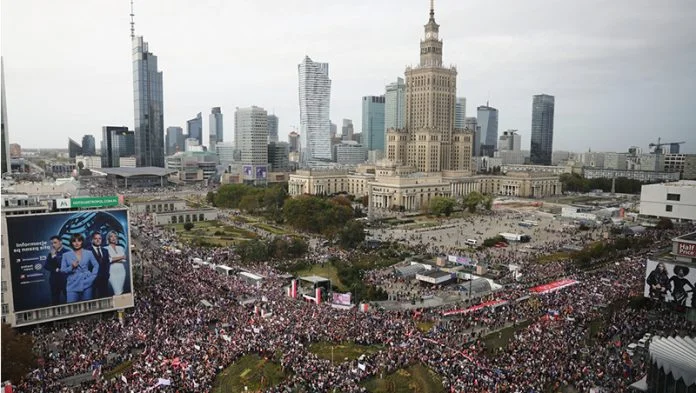 POLJSKA DESETINE HILJADA GRADANA NA MITINGU OPOZICIJE