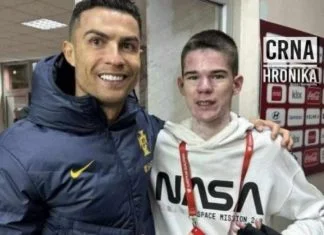 Slavni Cristiano Ronaldo usrećio bolesnog dječaka iz Mostara Slavni Cristiano Ronaldo Usrećio Bolesnog Dječaka Iz Mostara