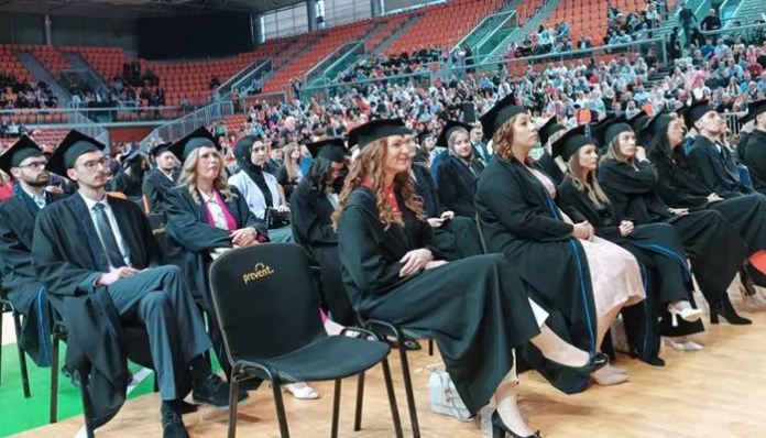 Uručene Diplome I Promovirano 414 Završenika Prvog I Drugog Ciklusa Studija