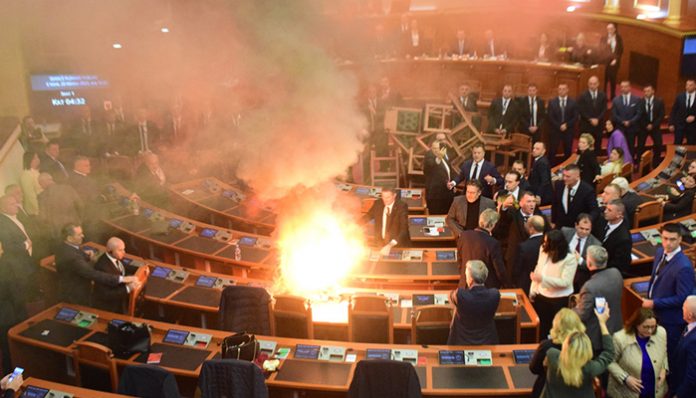 Albanija Parlament Incident