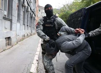 Anelu Bećiroviću određen jednomjesečni pritvor Anel Becirovic Hapsenje MUP KS