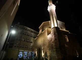 Užas u Beogradu: Uletio u dvorište džamije vičući: “Sve muslimane treba pobiti!” Dzamija