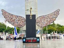 Na Trgu U Tel Avivu Postavljena Ogromna Instalacija Za Izvršenje Smrtne Kazne