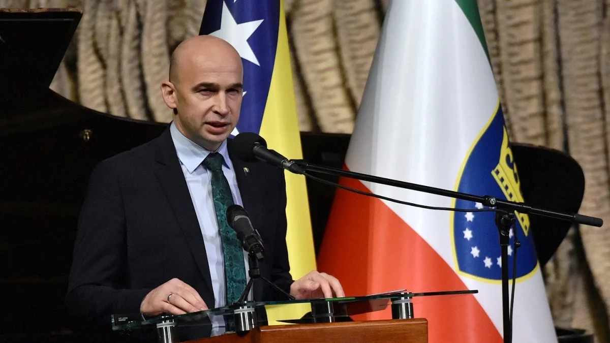 Premijer Pivić: Čuvajmo domovinu i nastavimo je voditi ka napretku i boljoj budućnosti (VIDEO)