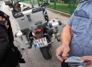 Policija otvorila istragu nakon što je policajac u Jablanici uzeo 20 eura mita Policajac Uzima Mito Od 20 Eura U Jablanici