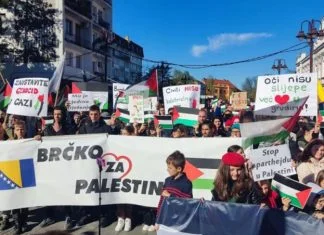 U Brčkom više od hiljadu ljudi izašlo na skup podrške Palestini Skup Podrške Palestini U Brčkom