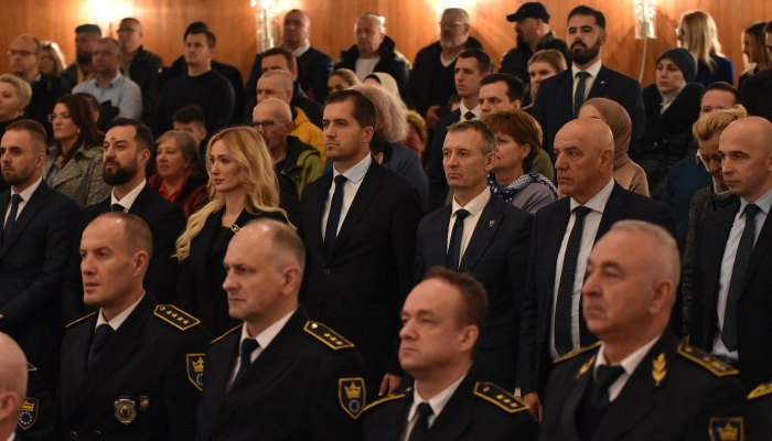 Premijer Pivić: Čuvajmo domovinu i nastavimo je voditi ka napretku i boljoj budućnosti (VIDEO)