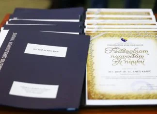 Uručene federalne nagrade za devet naučnika povodom Dana nauke u Federaciji BiH Federalna Nagrada Za Nauku Foto
