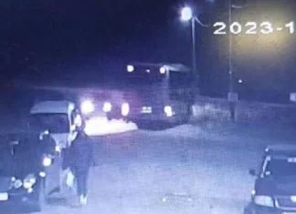 Ukrao autobus pa sa njim napravio sudar na parkingu, pogledajte snimak (VIDEO) Krađa Autobusa