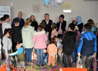 Novogodišnji paketići za djecu iz sigurne kuće “Medica” Zenica (FOTO) Medica Zenica, Novogodišnji Paketići