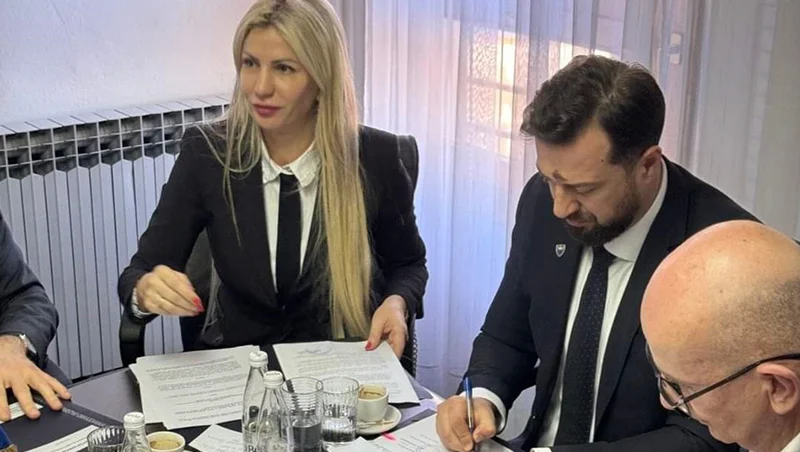 Potpisan Ugovor O Realizaciji Programa Nabavke Udžbenika Za Učenike Od 1. Do 5. Razreda Foto