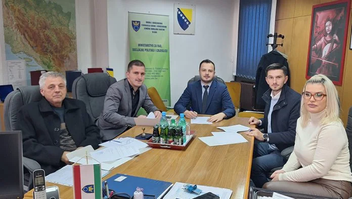 Potpisani Ugovori Za Realizaciju Infrastrukturnih Projekata U Povratničkim Mjesnim Zajednicama ZDK A Foto