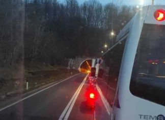 Tri osobe povrijeđene na putu M-17 kod Zenice, obustavljen saobraćaj iza tunela Vranduk prema Nemili Saobraćajna Nesreća