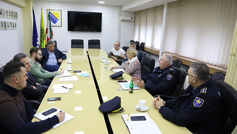 U Gradskoj Upravi Zenica Održan Sastanak Zbog Povećanog Broja Pasa Lutalica Na Ulicama Grada Foto