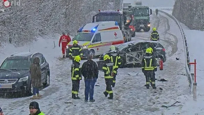 Vozač Kamiona Iz BiH Proklizao I Izazvao Težak Udes U Austriji 1