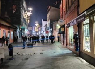 Zeničani izašli na ulice zbog zemljotresa, u centru Zenice pao dio fasade Materijalna Steta Zbog Zemljotresa U Zenici