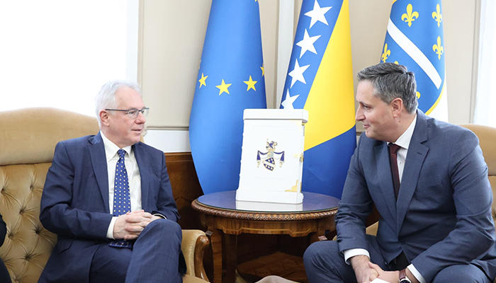 Dr. Bećirović Razgovarao S Ambasadorom SAD A U BiH Majklom Marfijem Foto