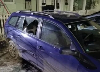U eksploziji u Visokom oštećen poslovni prostor i pet automobila Eksplozija U Visokom