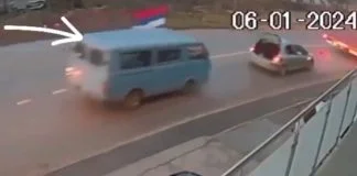 Kombi Iz Kojeg Je Pucano Pri Prolasku Pored Potočara