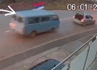 Kombi Iz Kojeg Je Pucano Pri Prolasku Pored Potočara