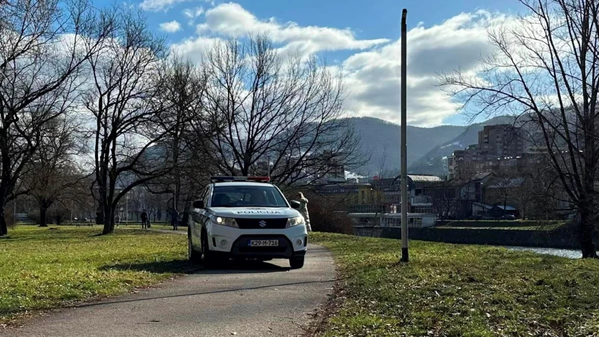 Oštećen Porsche u Kamberovića čikmi, policija traga za počiniocem
