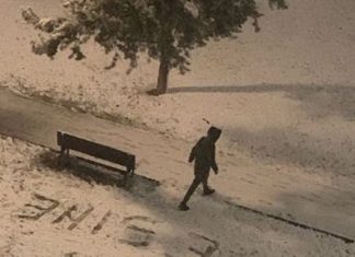 Otac Porukom U Snijegu Ispred Bolnice U Beogradu Rasplakao Mnoge Foto