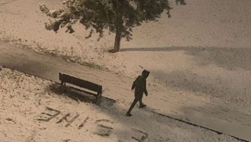 Otac Porukom U Snijegu Ispred Bolnice U Beogradu Rasplakao Mnoge Foto