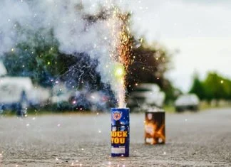 Užas u Sloveniji, ispalio raketu u dvorištu i ubio rodicu Pirotehnika Raketica