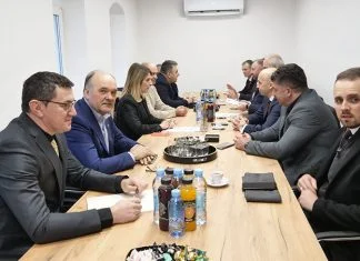Premijer Pivić i ministri u Vladi razgovarali s članovima uprave UP Biznis centar Jelah-Tešanj Premijer Pivić I Ministri U Vladi Razgovarali S članovima Uprave UP Biznis Centar Jelah Tešanj 2