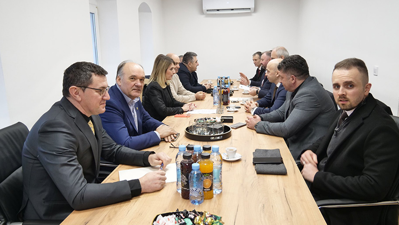 Premijer Pivić I Ministri U Vladi Razgovarali S članovima Uprave UP Biznis Centar Jelah Tešanj 2