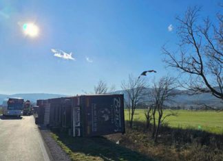 Prevrnuti Kamioni U Vipavskom Vatrogasno Spasilački Centar Ajdovščina